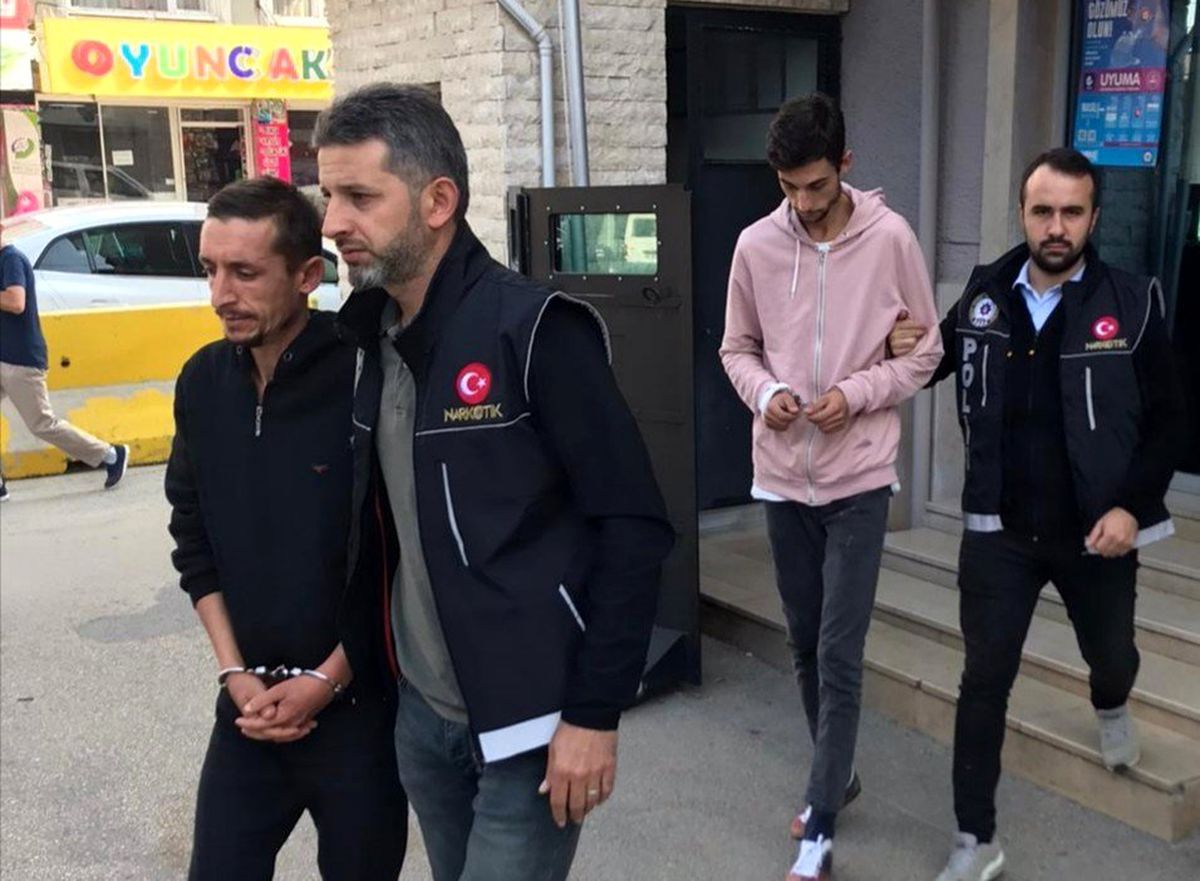 Mustafakemalpaşa\'da zehir tacirlerine darbe