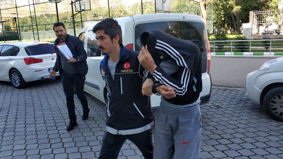 Satışa hazır uyuşturucu paketleriyle yakalandı