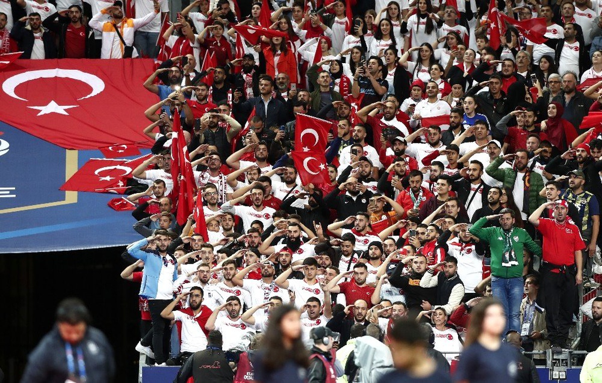 Stade de France\'tan Mehmetçik\'e selam