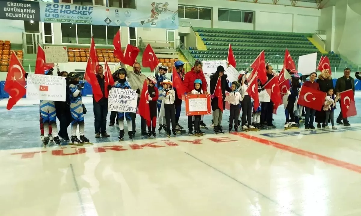 Sürat pateni sporcularından Mehmetçiğe destek