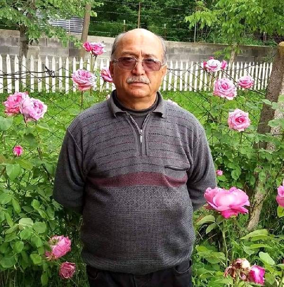 Tamir için çıktığı çatıdan düşerek öldü