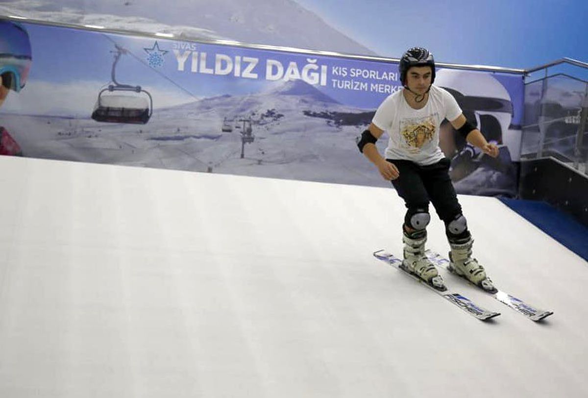 Vali Ayhan: "Geleceğin kayakçıları yetişiyor"