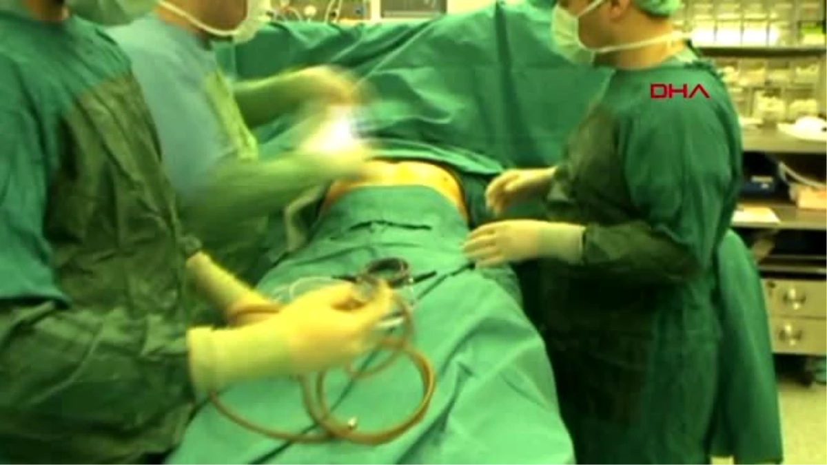 Antalya 12 kez ameliyat olan hastanın korkusuna \'küçük kesi\' çaresi