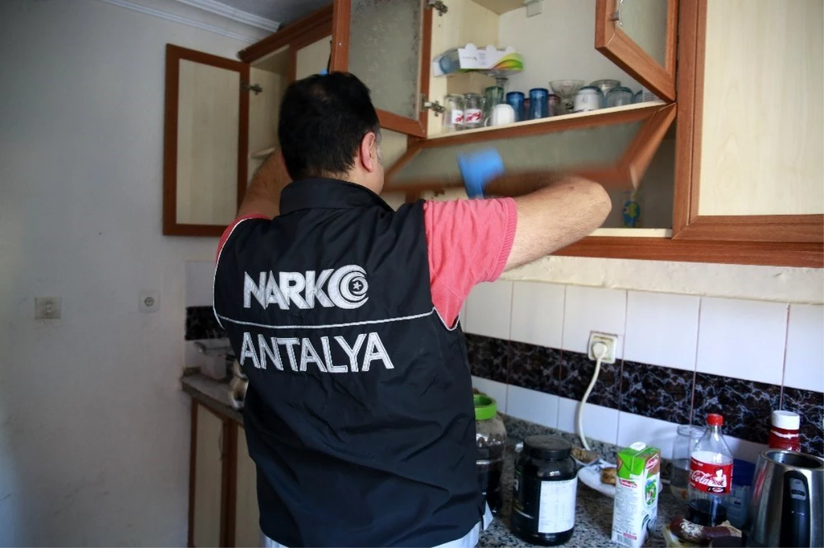 Antalya\'da uyuşturucu operasyonu: 4 gözaltı