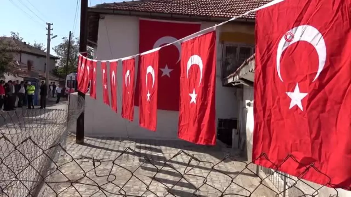 Barış Pınarı Harekatı şehidi Üsteğmen Bozbıyık\'ın acı haberi baba ocağına ulaştı