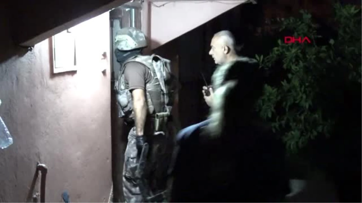 Beyoğlu\'nda bir işyerine ses bombası atan 7 kişi gözaltına alındı