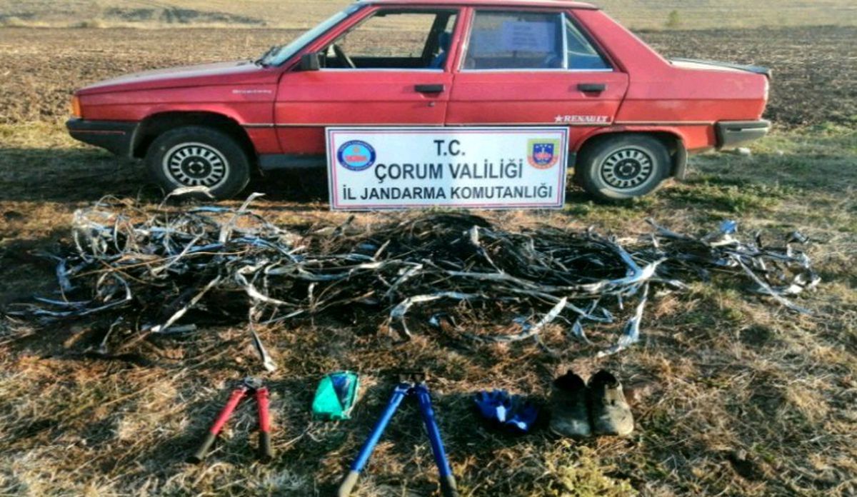 Çaldığı kablolarla birlikte yakalandı