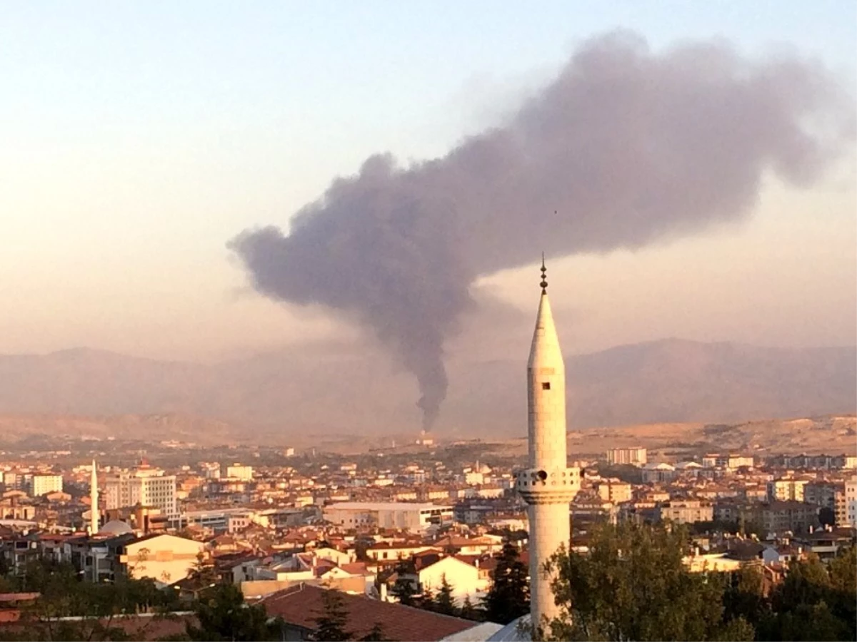 Elazığ\'daki fabrika yangınını söndürme çalışmaları sürüyor