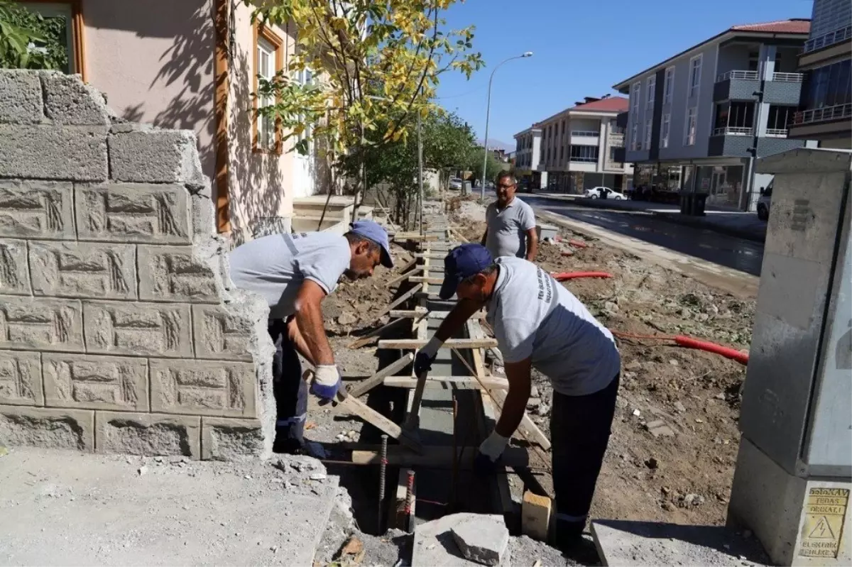 Erzincan\'da yol genişletme çalışmaları devam ediyor