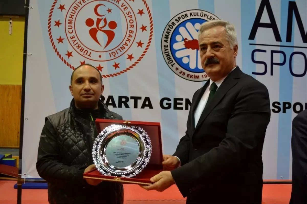 İHA Muhabiri\'ne \'Yılın en iyi spor habercisi\' ödülü