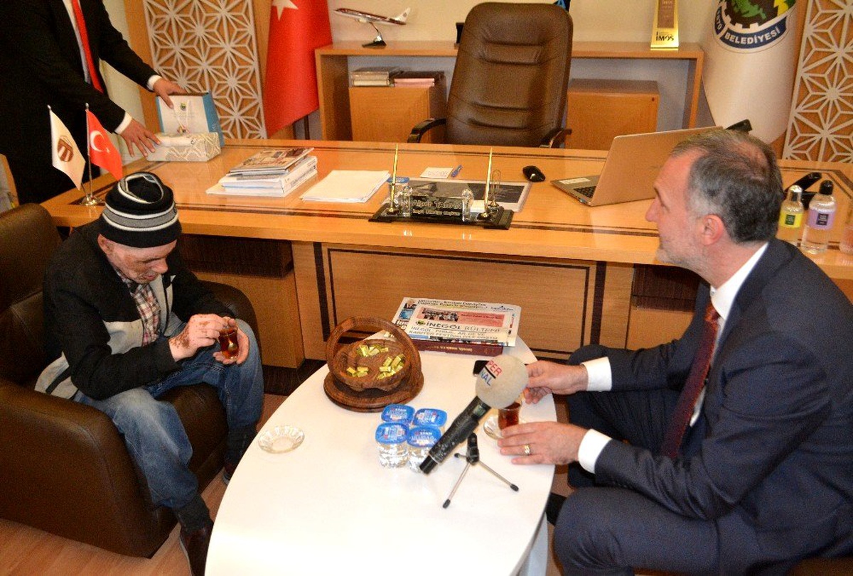 İnsanlık dersi veren engelli vatandaşı makamında ağırladı