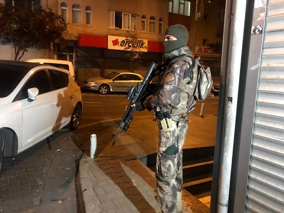 İstanbul\'da şafak vakti narkotik operasyonu; 31 gözaltı