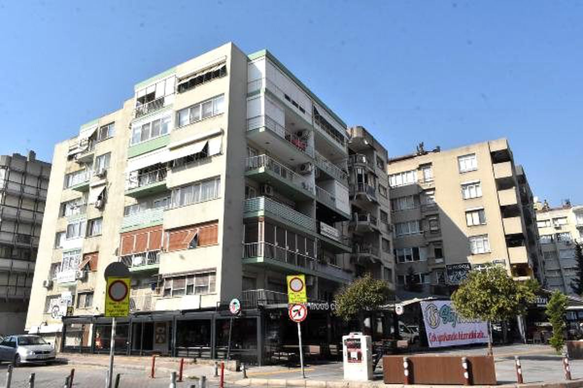 İzmir\'de yatık duran binalar için tahliye tebligatı