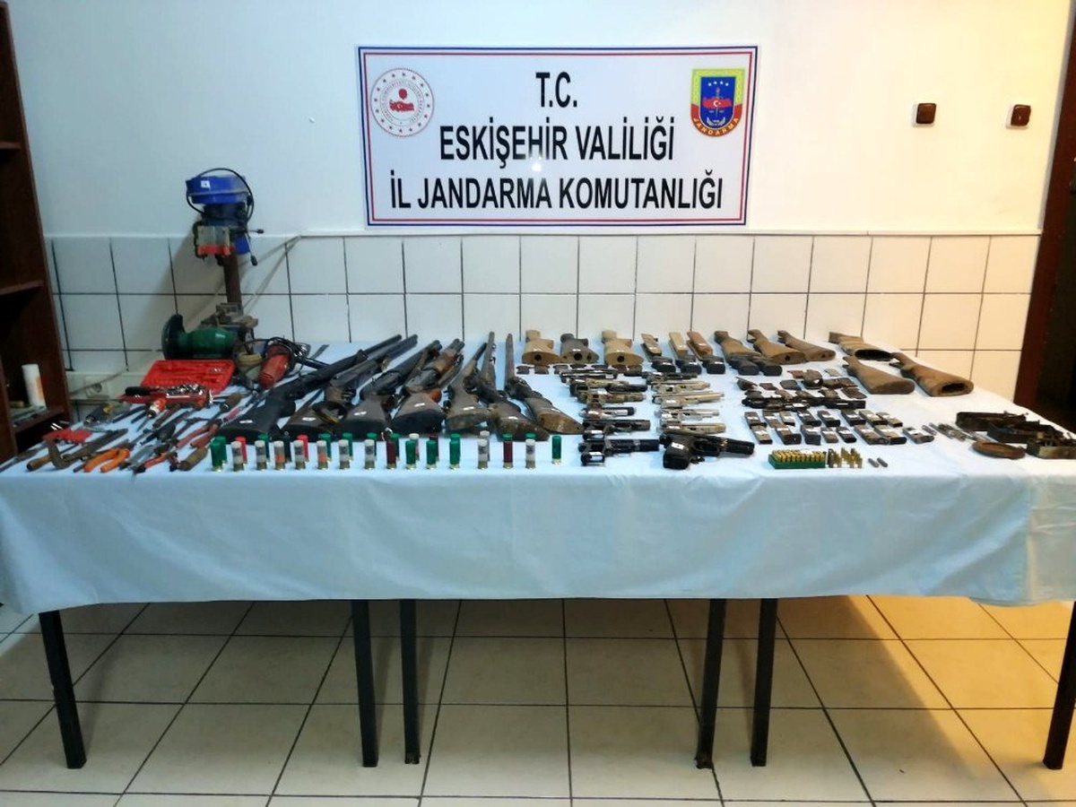 Kaçak tabanca tamiri yapan atölyeye operasyon