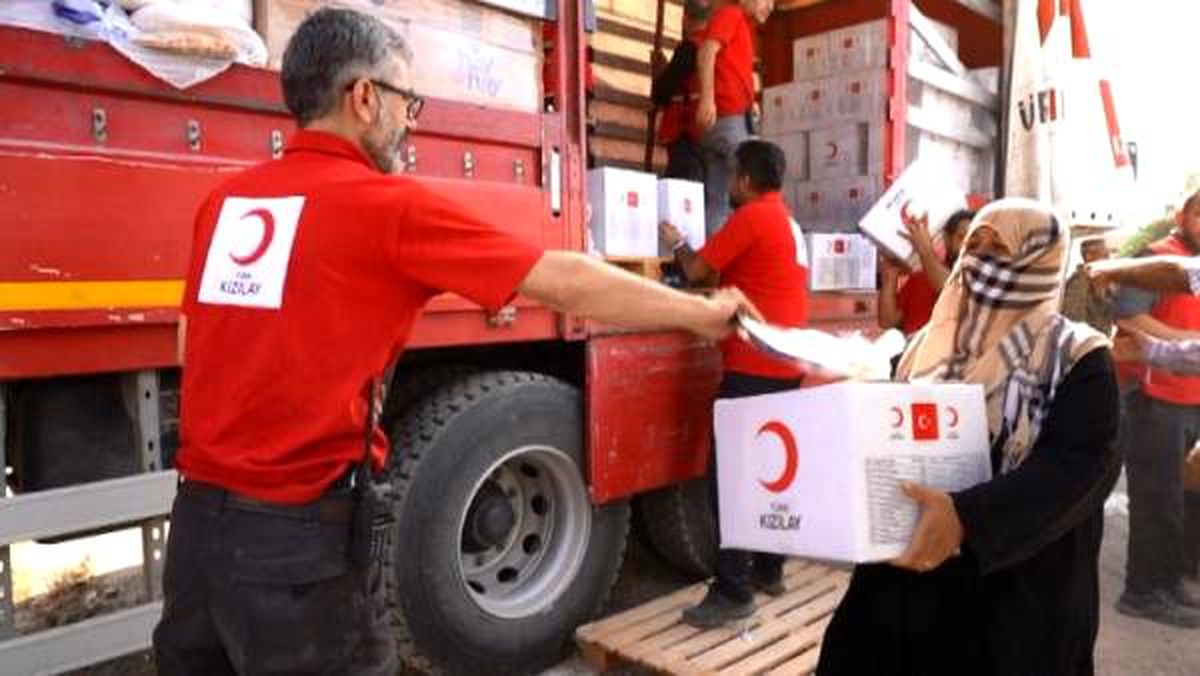 Kızılay\'dan, Telabyad\'da 1500 Suriyeli aileye yardım