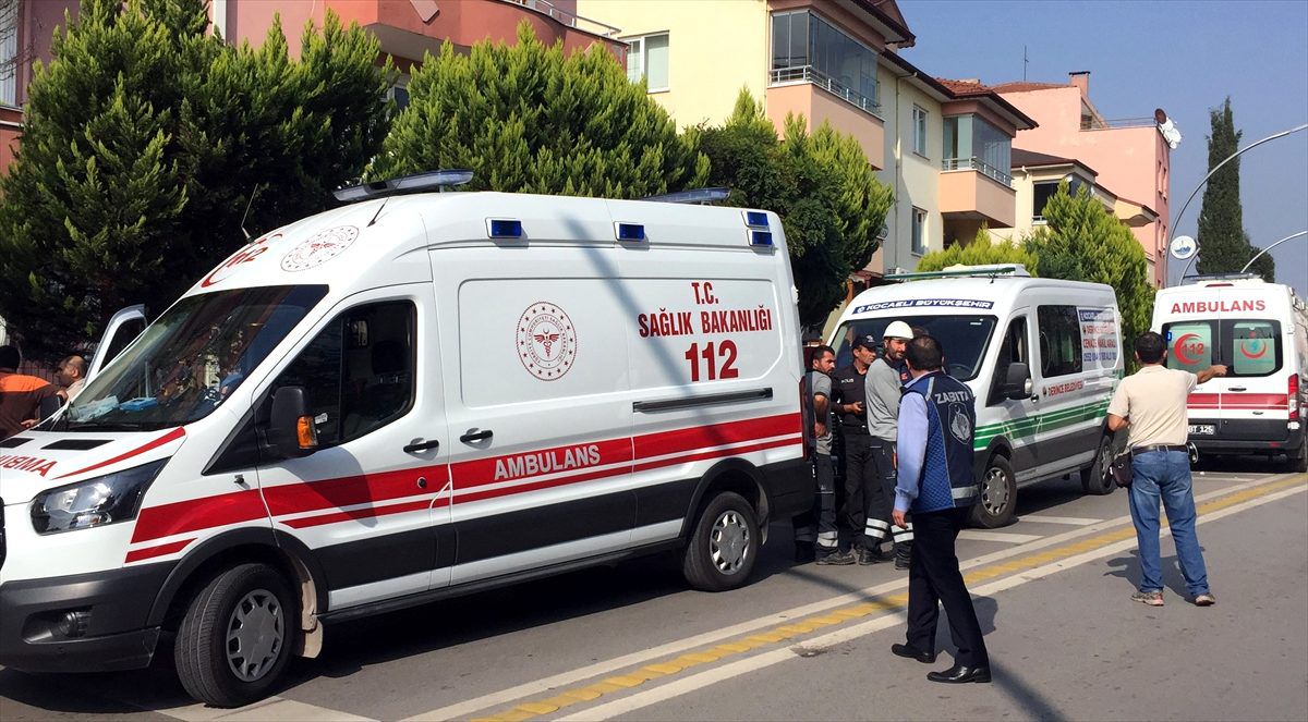 Kocaeli\'de evde patlama: 2 ölü, 1 yaralı