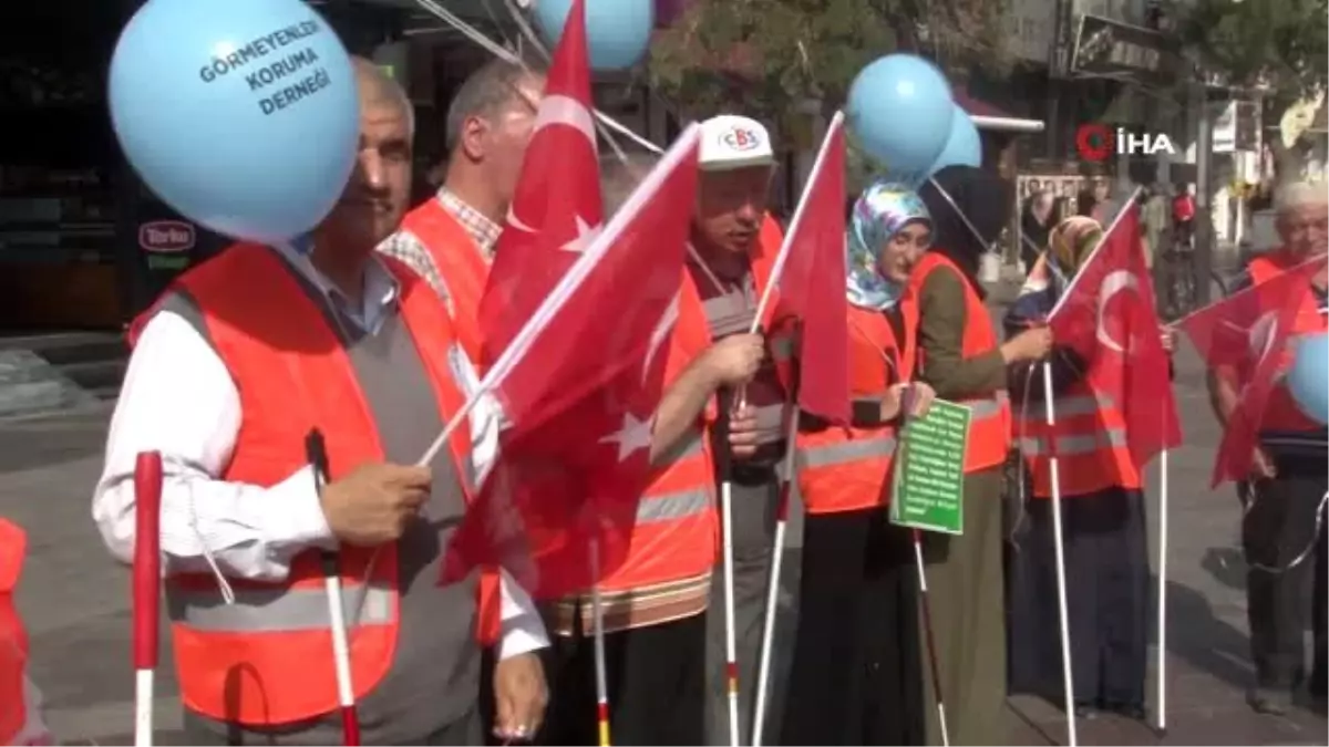 Konya\'da görme engelliler farkındalık için yürüdü