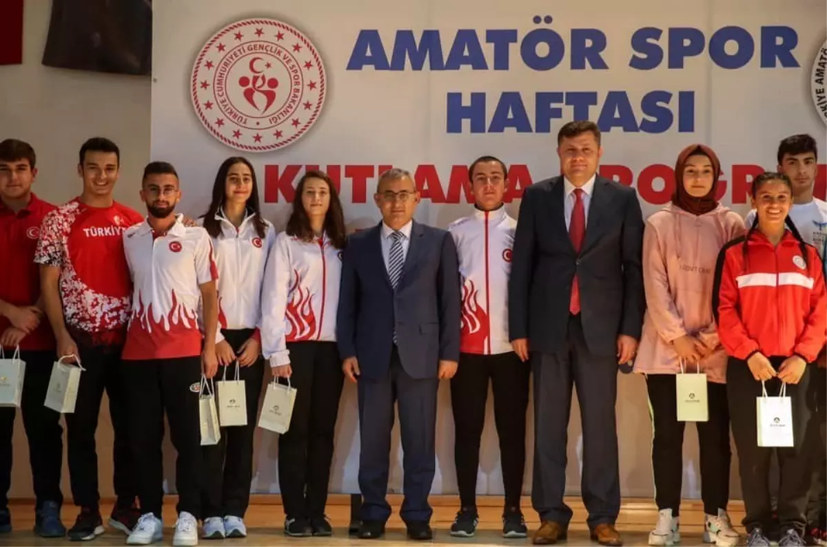 Kütahya\'da başarılı sporculara ödül