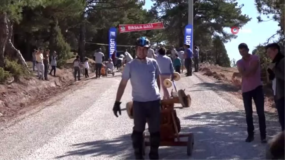 Kütahya\'da kıran kırana \'Tahtalı araba\' yarışı