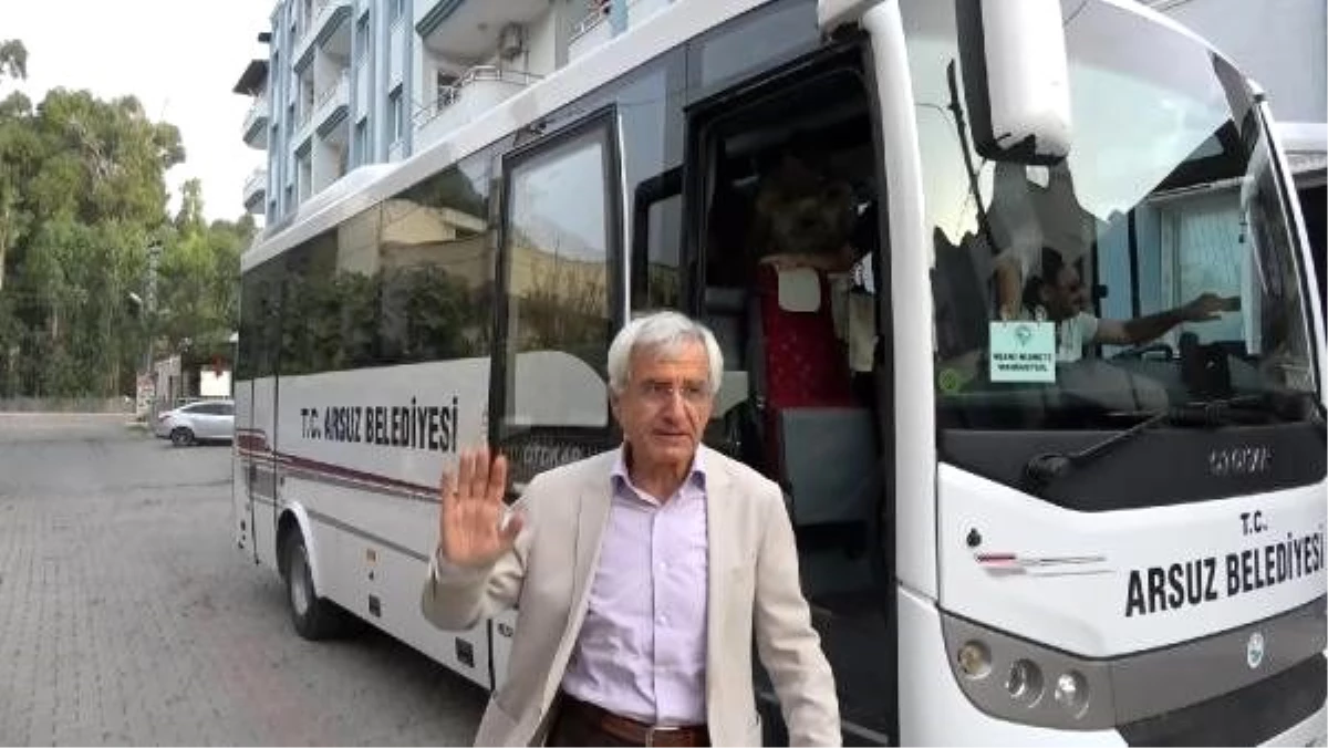 Makam aracını parka çektirdi, belediyeye işçi servisiyle gidiyor