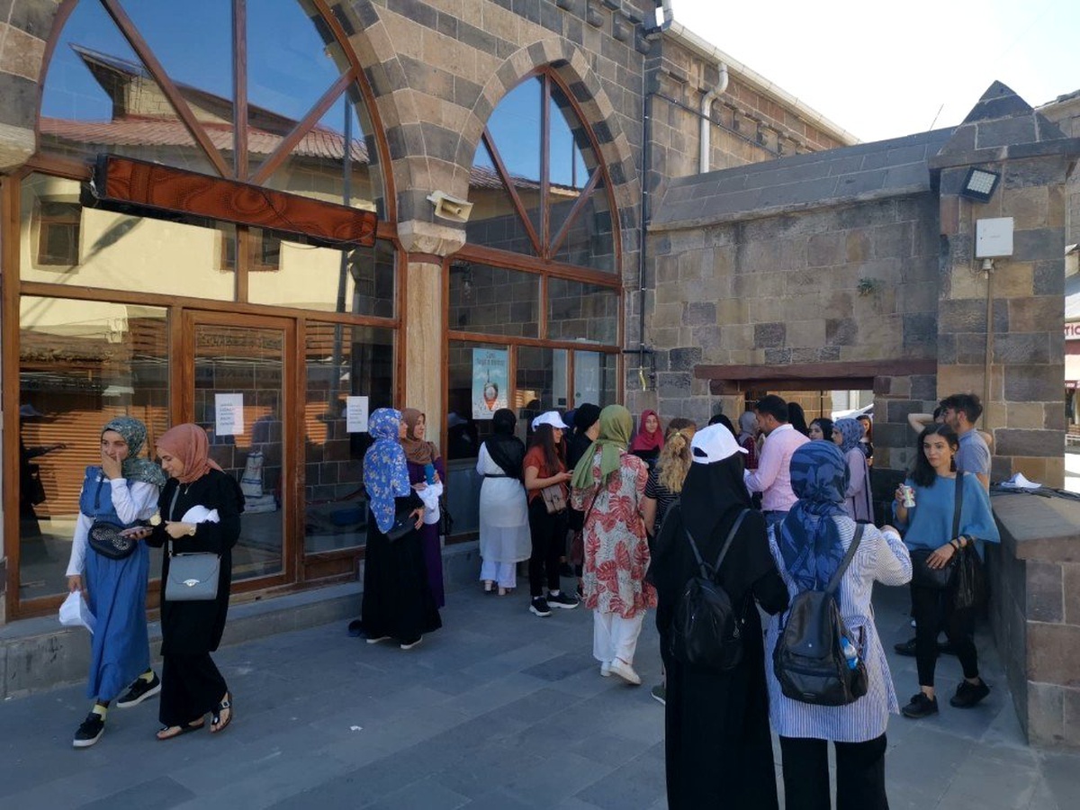 Muş Belediyesinden öğrenciler için kent gezisi