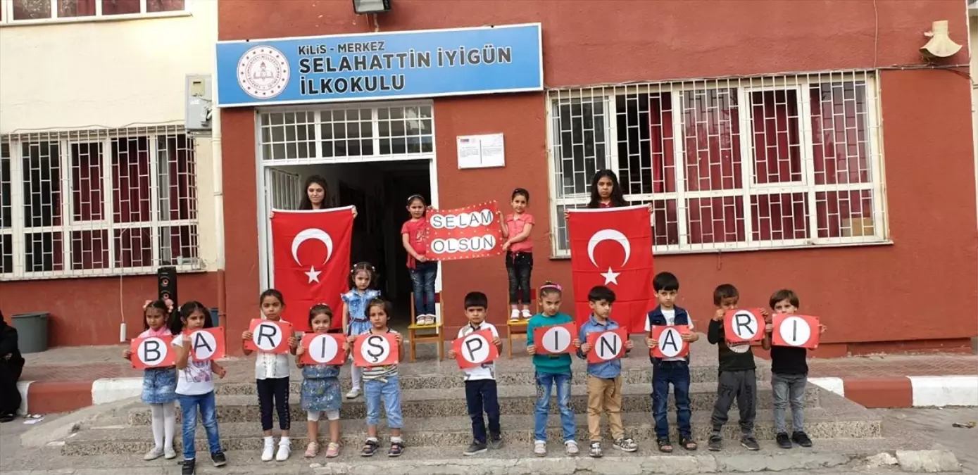 Öğrencilerden Barış Pınarı Harekatı\'na anlamlı destek