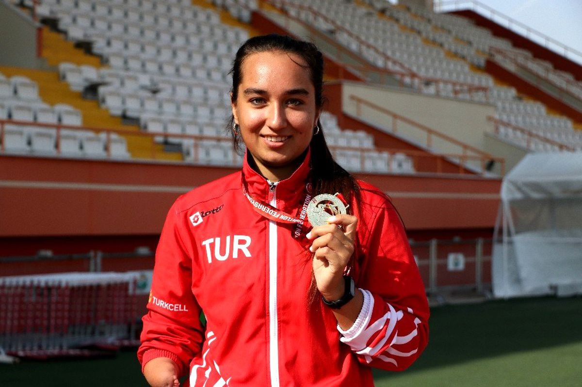 (Özel haber) Türkiye\'nin ilk engelli triatleti olimpiyatlara gitmek istiyor