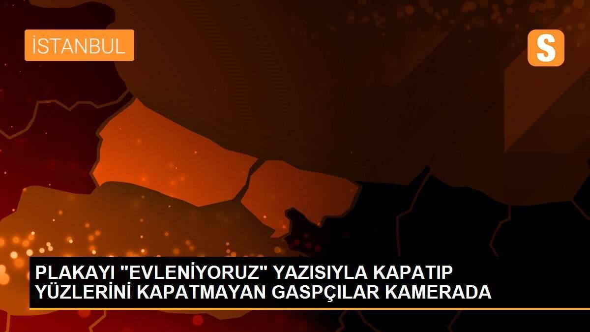 PLAKAYI "EVLENİYORUZ" YAZISIYLA KAPATIP YÜZLERİNİ KAPATMAYAN GASPÇILAR KAMERADA