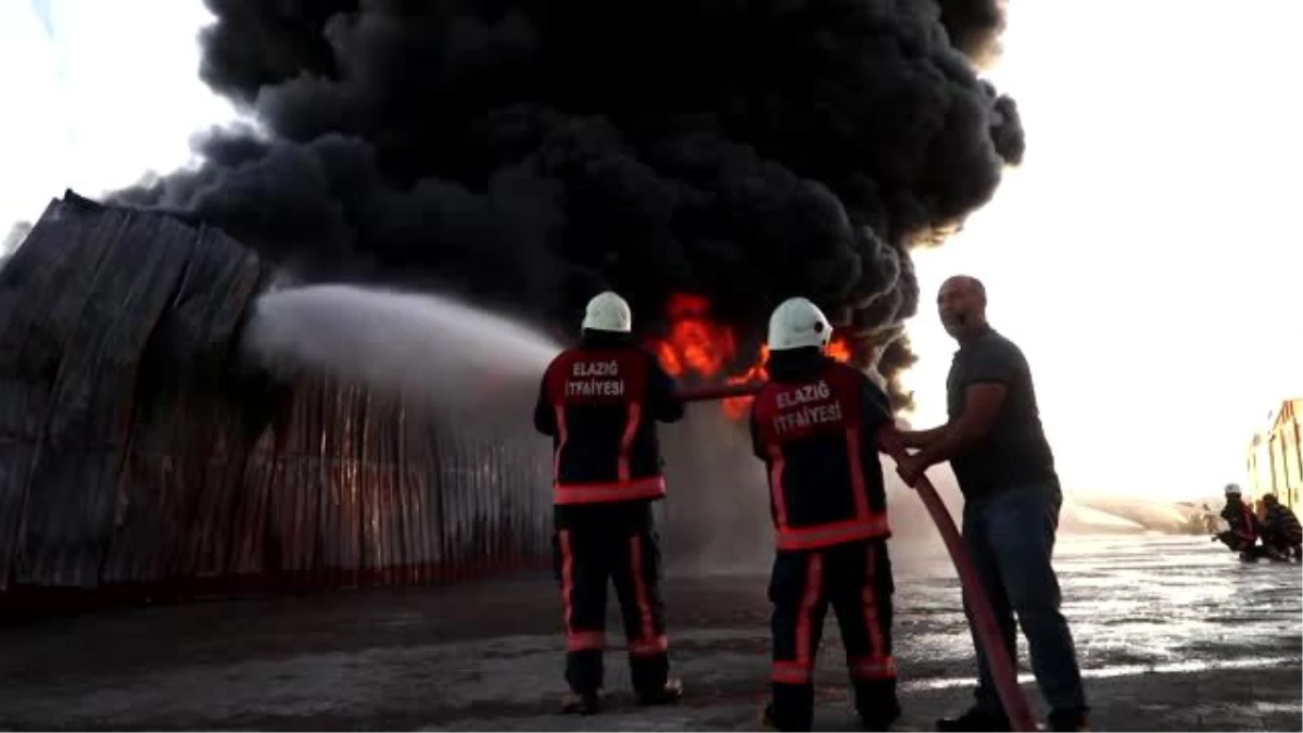 Plastik fabrikasında çıkan yangın söndürüldü (2)
