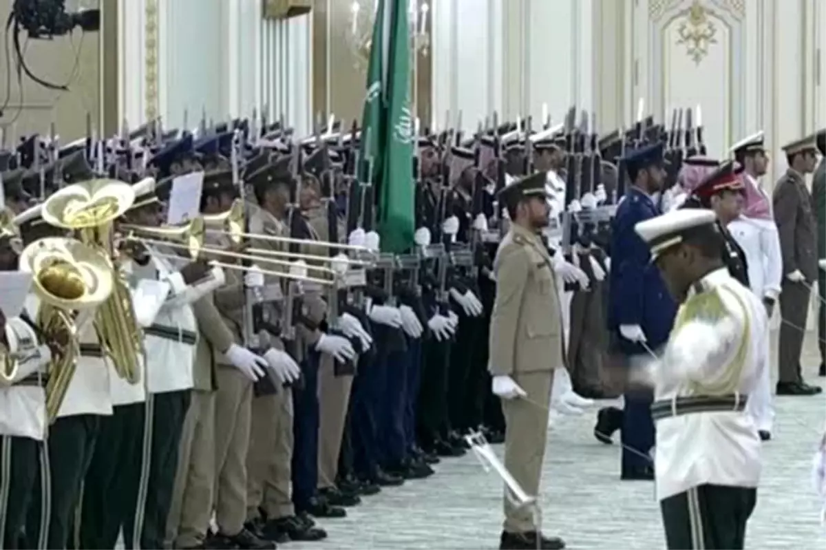 Putin\'in Suudi Arabistan ziyaretinde bando krizi