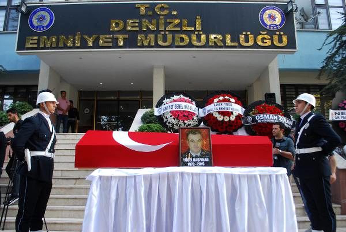 Şehit polisin cenazesi törenle memleketine uğurlandı
