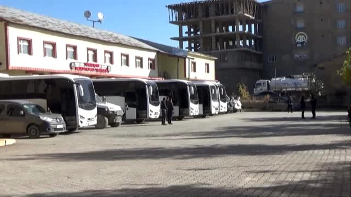 Yüksekova belediyesinde polis ekipleri arama yapıyor (2)