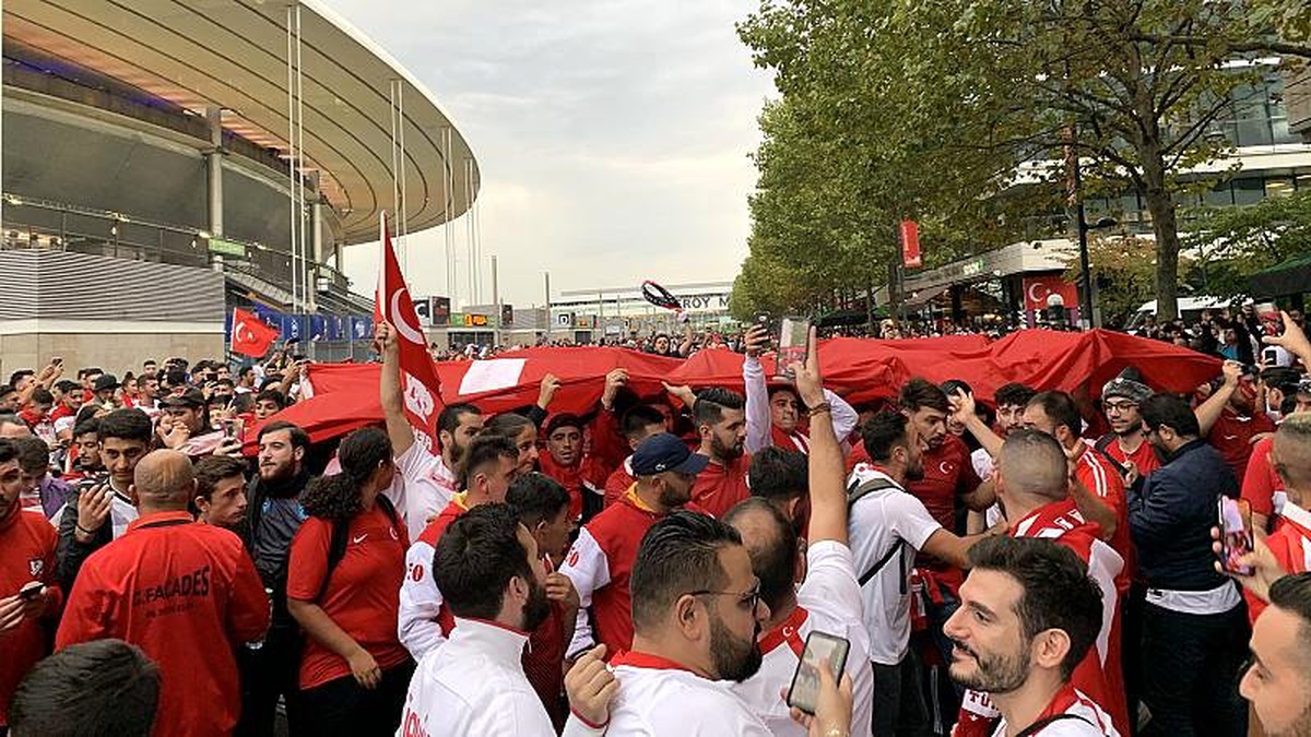 Tansiyon dolu Fransa-Türkiye maçından son gelişmeler | CANLI ANLATIM