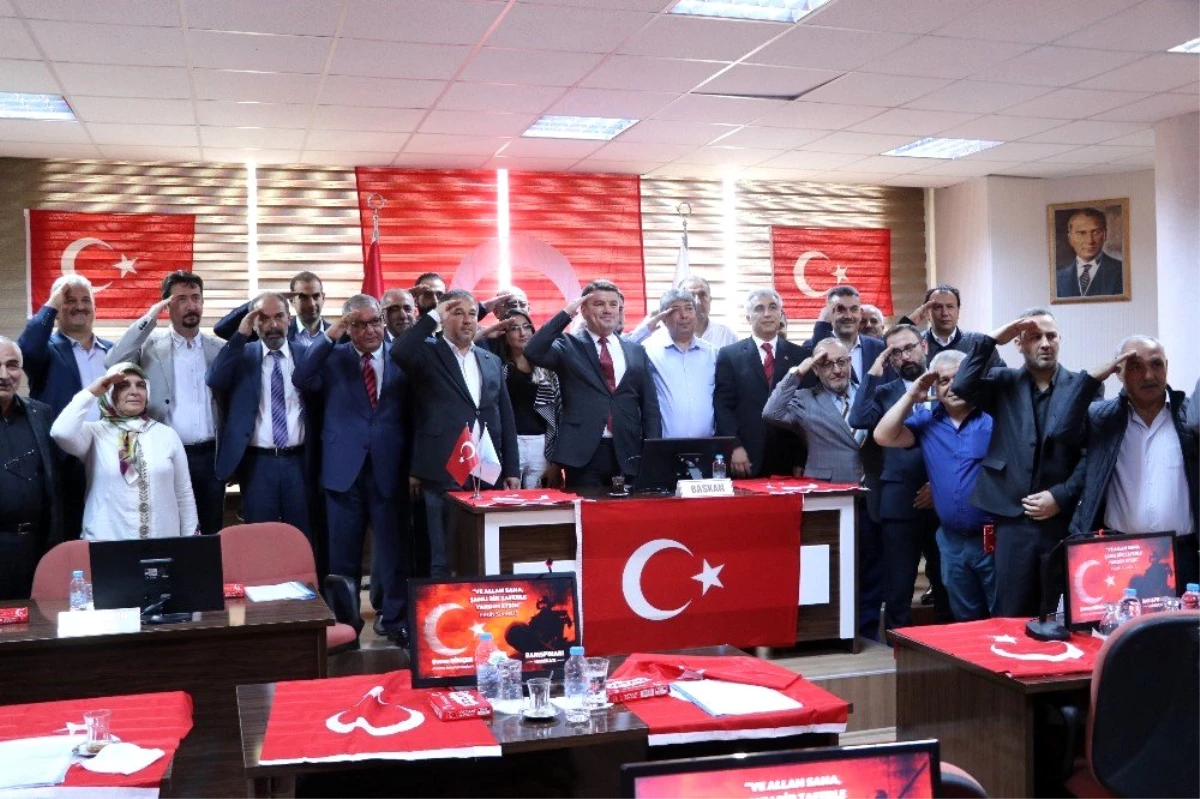 Aksaray Belediyesi Meclisinden Barış Pınarı Harekatı\'na asker selamlı destek