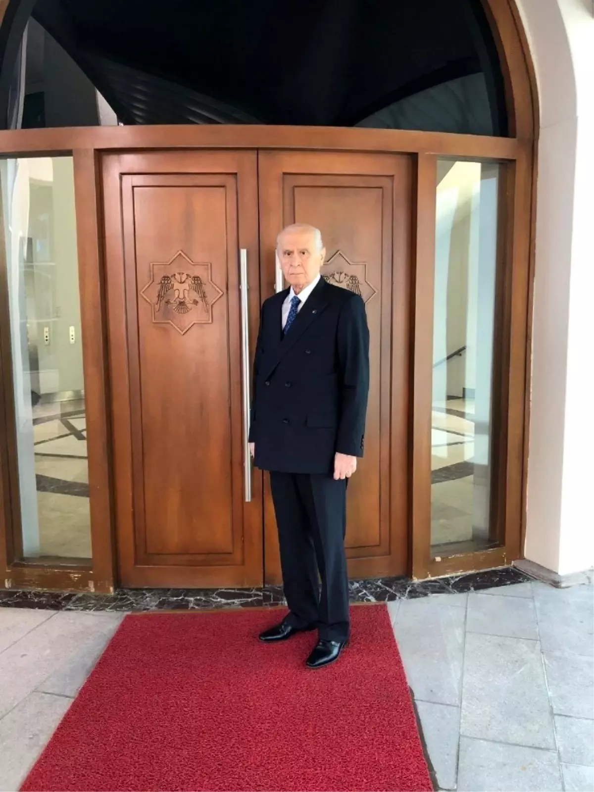 Bahçeli\'den sakalsız fotoğraflar