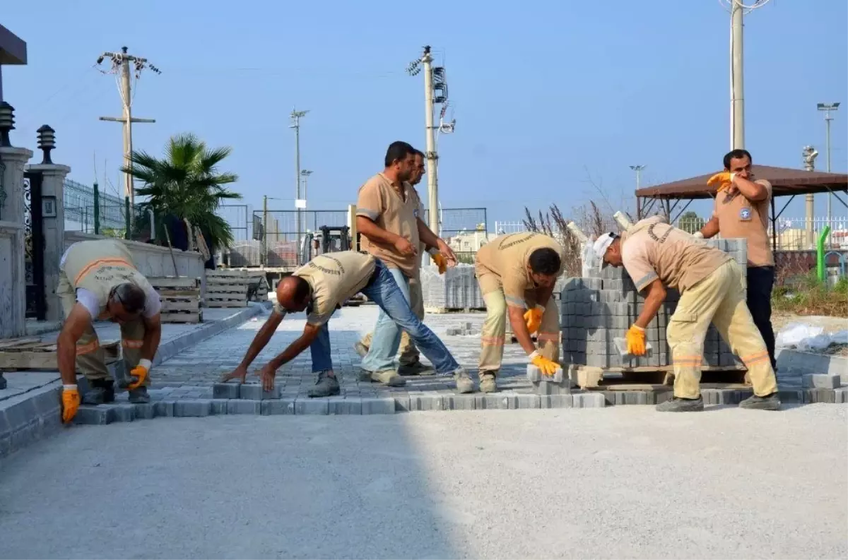 Belediye öz kaynaklarıyla Kuşadası sokaklarını yeniliyor