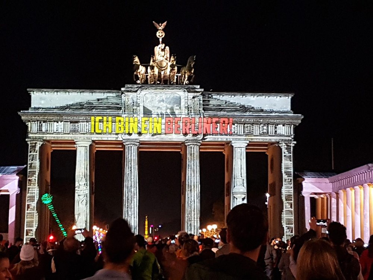 Berlin Işık Festivali renkli görüntülere sahne oldu