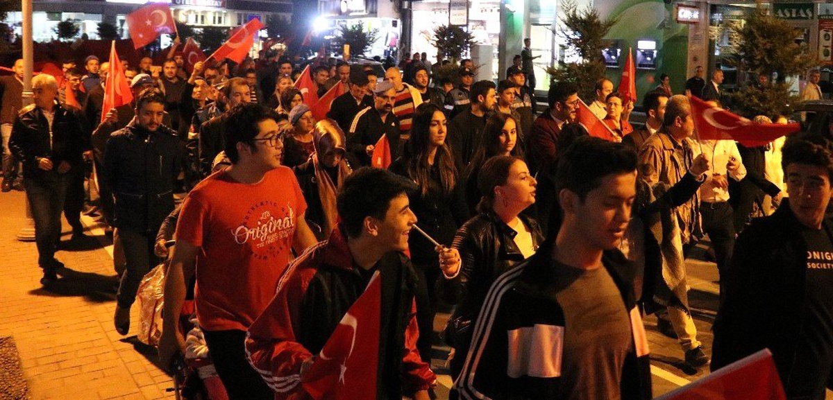 Bolu\'da yüzlerce kişi Barış Pınarı Harekatı\'na destek için yürüdü
