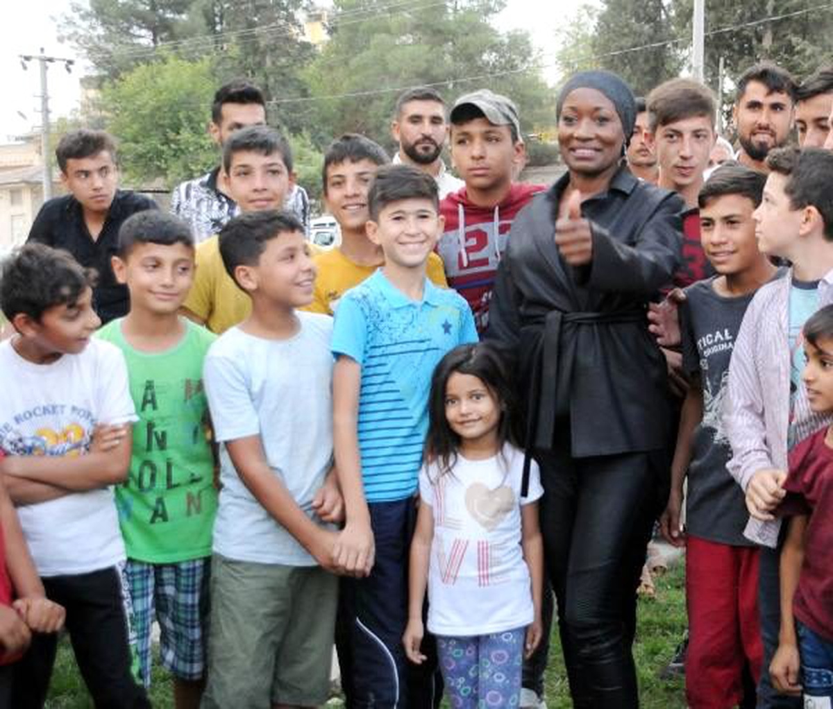 Della Miles\'ten, Suriye sınırında Mehmetçiğe destek