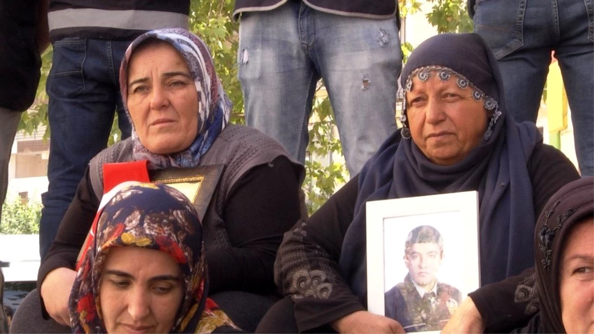 HDP önündeki ailelerin evlat nöbeti 44\'üncü gününde