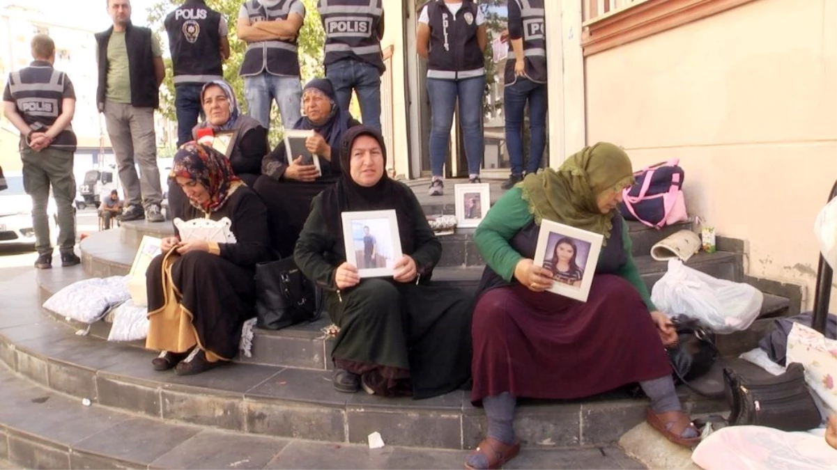 HDP önündeki ailelerin evlat nöbeti 44\'üncü gününde