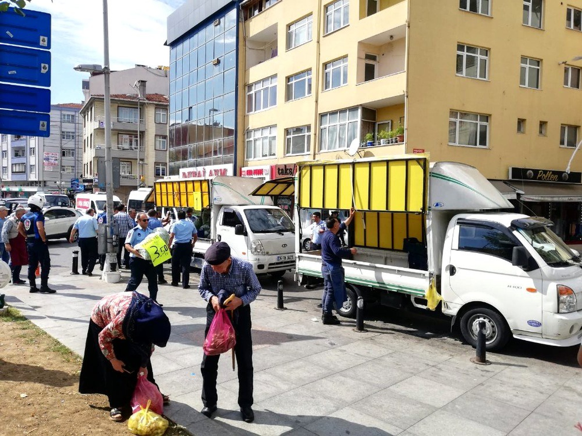 Kartal Zabıtası sokak işgallerine geçit vermiyor