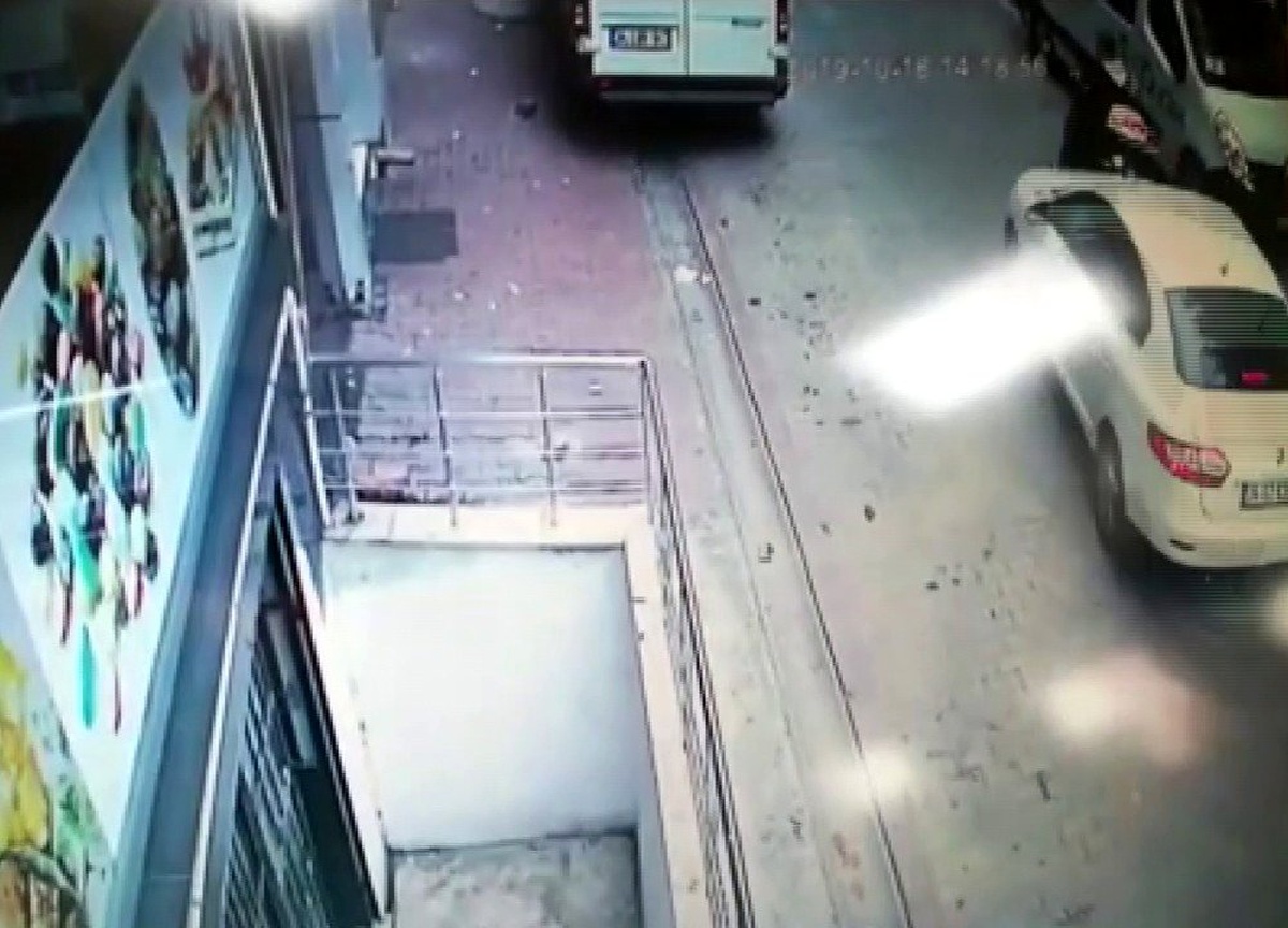 Kavga ettiği motosikletli genci ara sokakta sıkıştırıp kaza yaptırdı