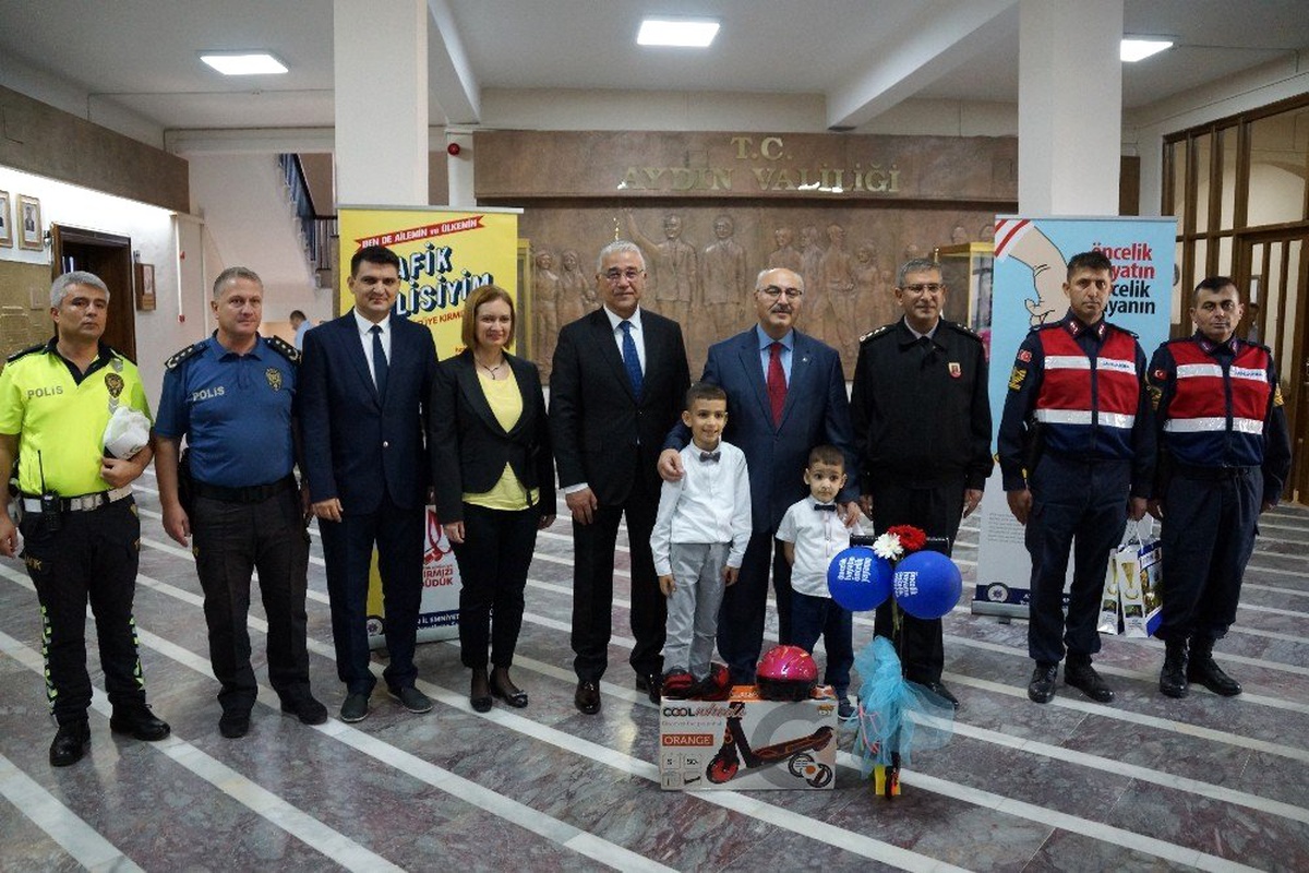 \'Kemerim Ses Getirsin" kampanyasından ödül kazanan Anıl, ödülünü aldı