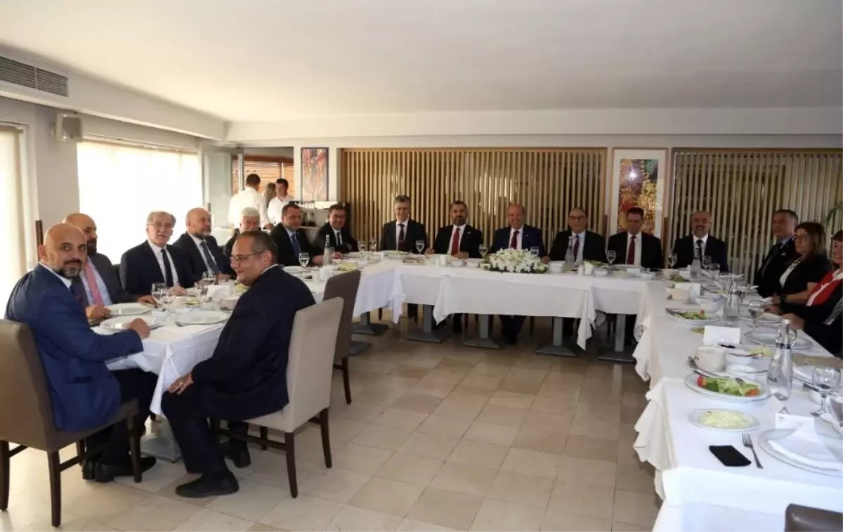 KKTC Başbakanı Tatar, RTÜK ve YYK Yönetim Kurulu ve üyelerine yemek verdi