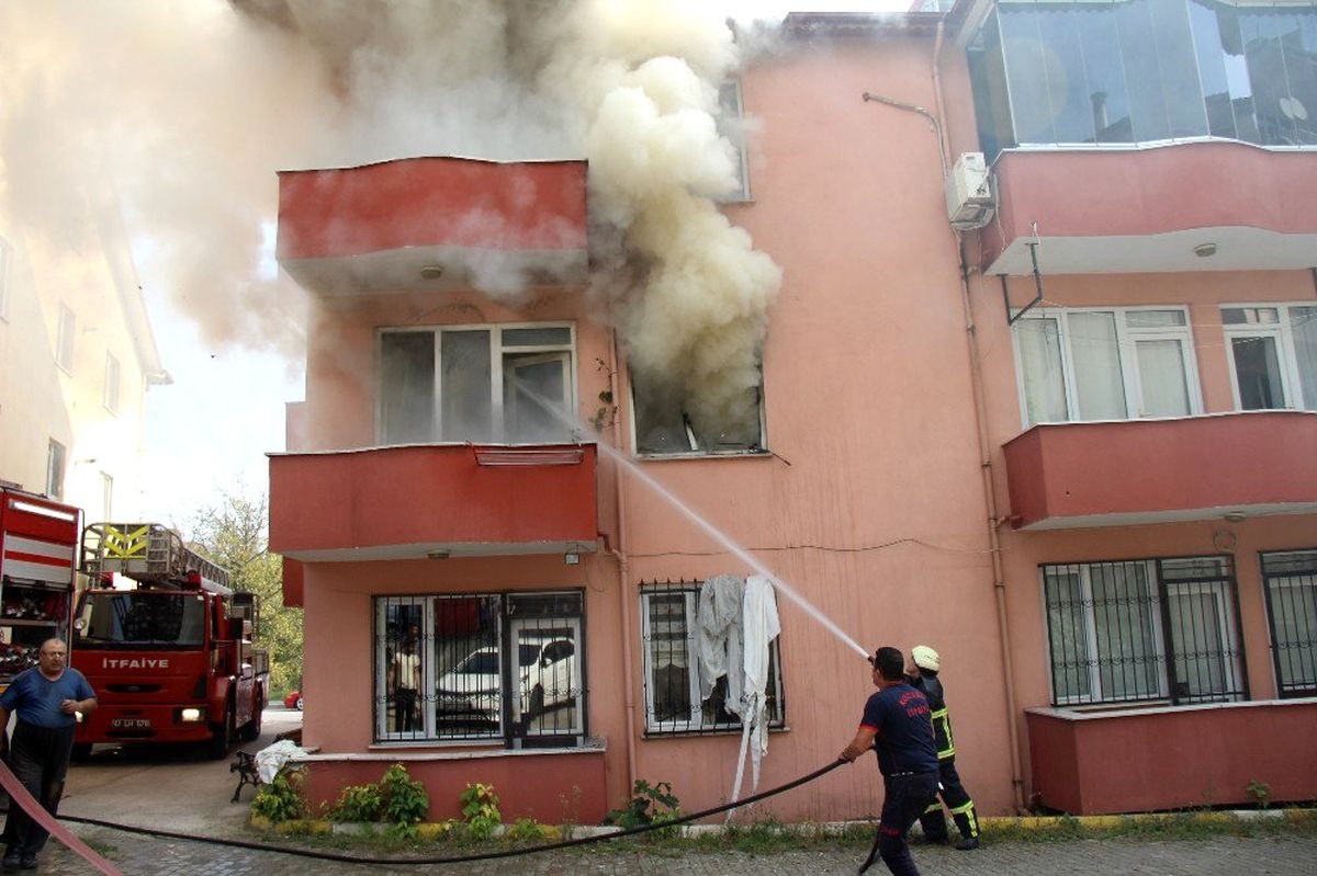 Kocaeli\'de 2 kişinin öldüğü cinnet olayında kurşun izleri belirlendi