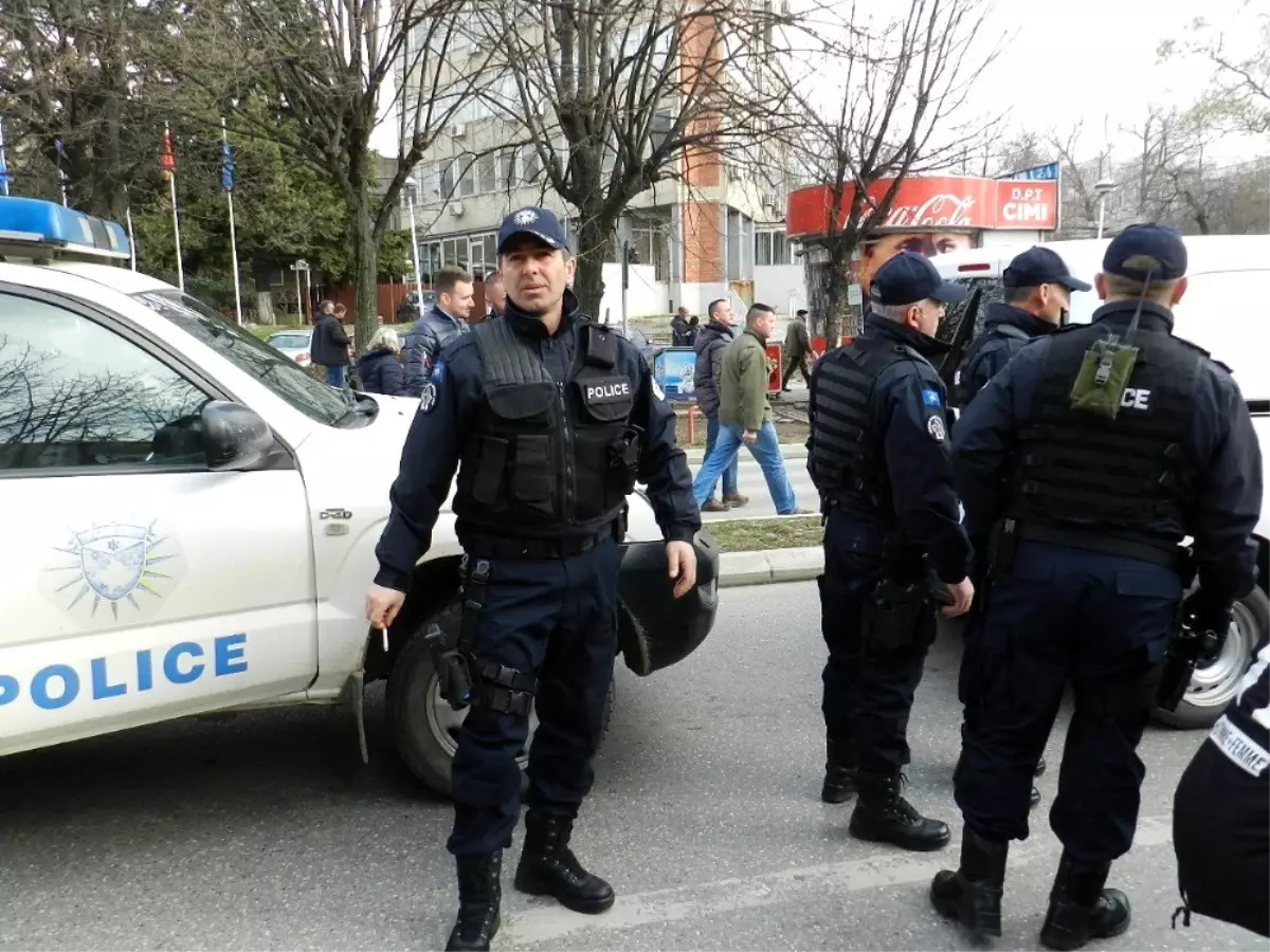 Kosova polisi Sırpların çoğunlukta olduğu ülkenin kuzeyine operasyon düzenledi