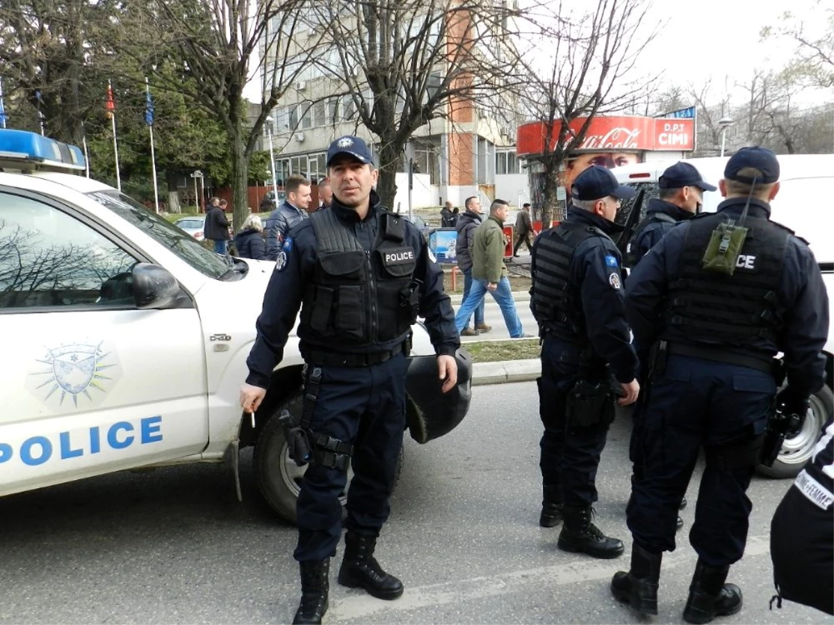 Kosova polisinden Sırpların çoğunlukta olduğu bölgeye operasyon