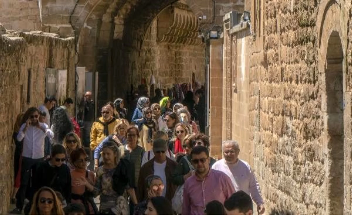 Mardin\'de turizm hareketliliği esnafın yüzünü güldürüyor