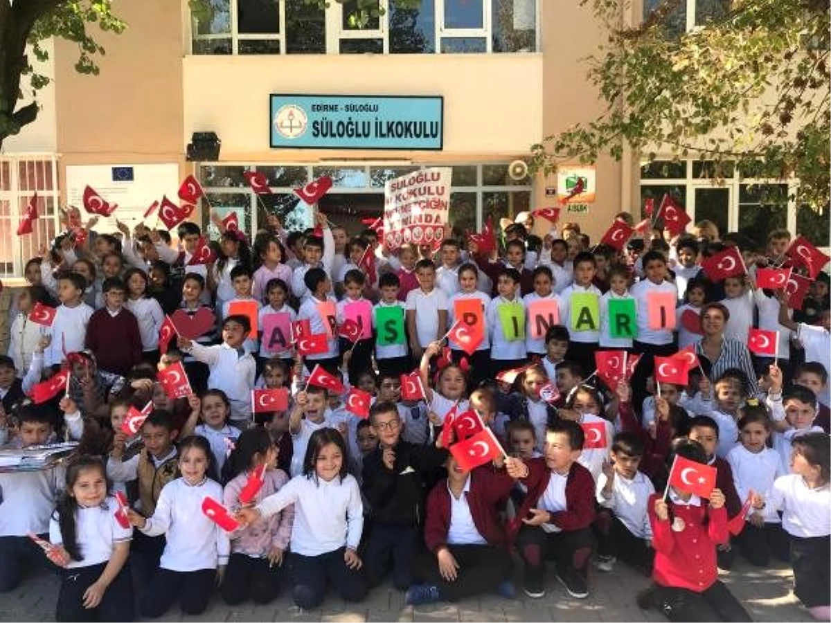 Minik öğrencilerden Barış Pınarı Harekatı\'na katılan Mehmetçiklere mektup